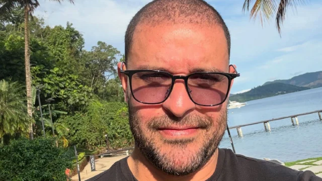 Diogo Nogueira vive novo romance com cantora e agita bastidores