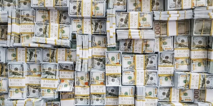 Dólar sobe e fecha acima de R$ 5,22 em dia de tensão nos mercados globais 1 Dólar sobe e fecha acima de R$ 5,22 em dia de tensão nos mercados globais
