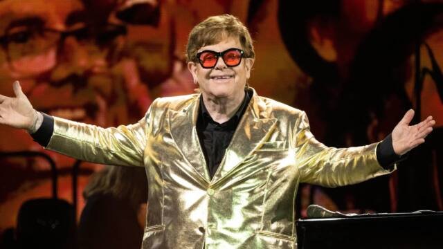 Elton John acumula fortuna bilionária e mantém rotina simples