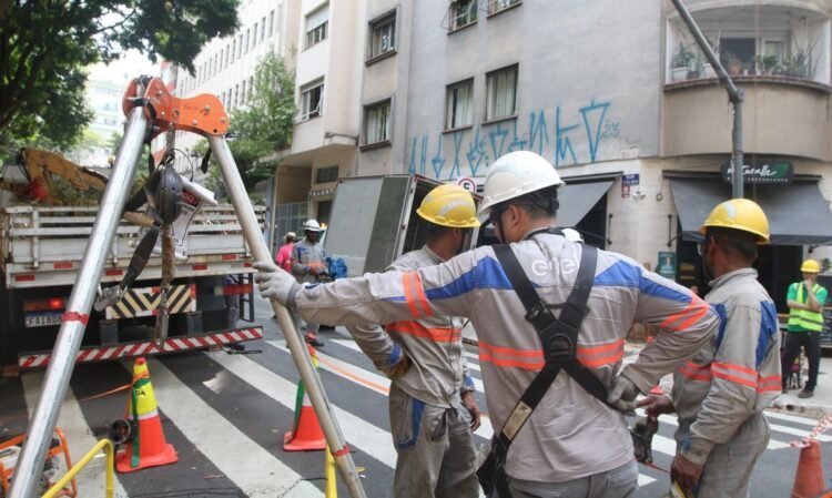 Enel é multada em R$ 11 milhões por falhas de energia em São Paulo
