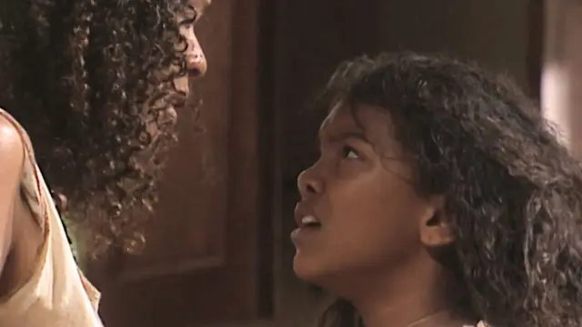 Ex-atriz mirim da Globo, Élida Muniz vive no exterior e muda de profissão