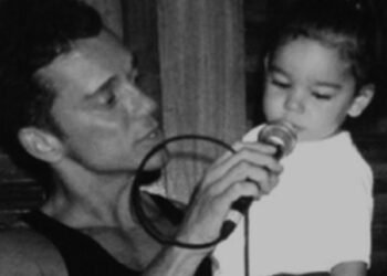Filha de Netinho presta última homenagem ao cantor após falecimento