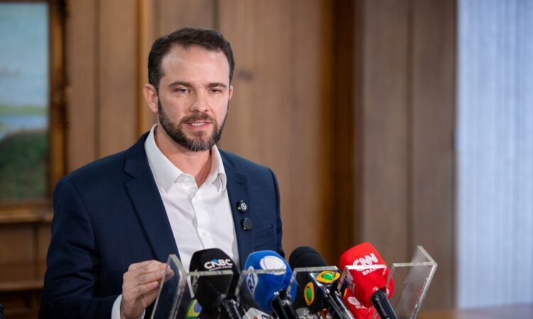 Governo garante superávit primário em 2027 e defende regras