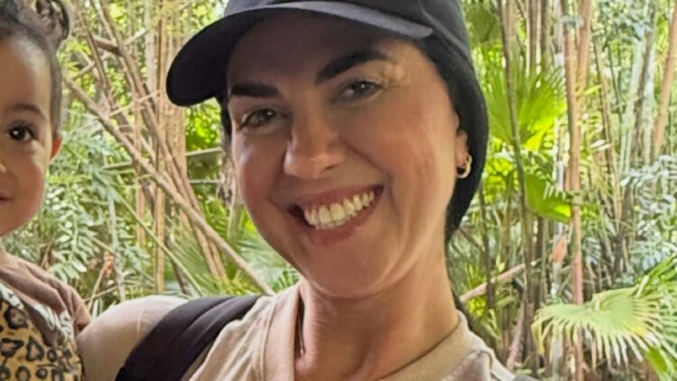 Graciele Lacerda encanta a web com passeio da filha Clara na Flórida