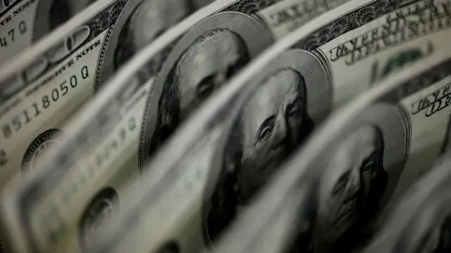 Ibovespa desaba 13,88% e dólar avança 8,21% com a reeleição de Lula
