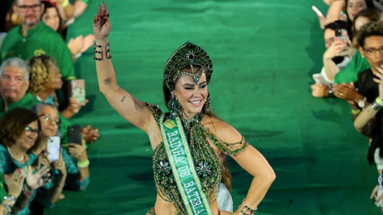 Imperatriz Leopoldinense consagra Paolla Oliveira como nova rainha de bateria na Zona Norte do Rio