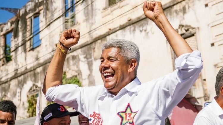 Jerônimo é reeleito governador da Bahia no 1º turno 1 jerônimo rodrigues comemorando