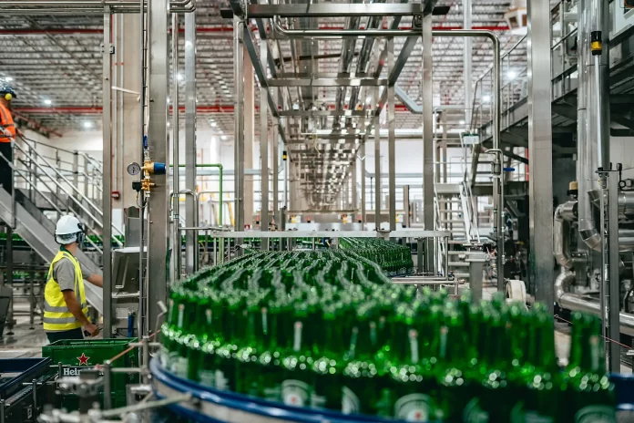 Heineken seleciona vendedor em Cruz das Almas com inscrições até dia 21 1 foto da fábrica da Heineken