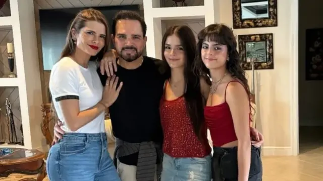 Luciano e Flávia Camargo relembram criação das filhas gêmeas