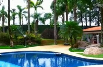 Mansão de Carlos Alberto de Nóbrega em Alphaville tinha jardim maior que a casa