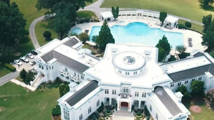 Mansão de Rick Ross: conheça a propriedade gigante de 109 cômodos