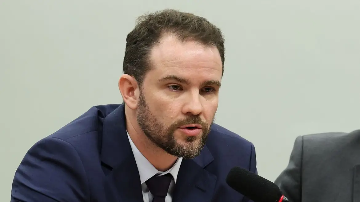 Meta fiscal será buscada com diálogo, afirma Dario Durigan