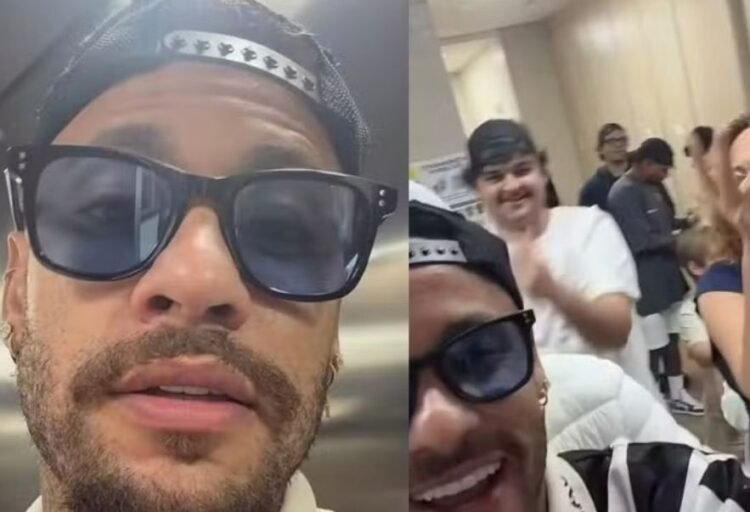 Neymar enfrenta aglomeração de fãs após votar em São Paulo neste domingo 1 Neymar enfrenta aglomeração de fãs após votar em São Paulo neste domingo