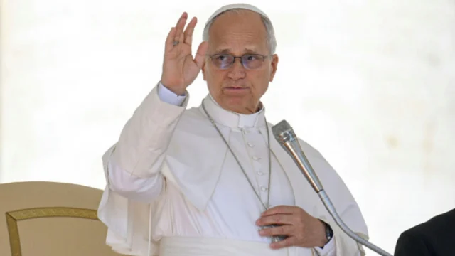 Papa Leão XIV volta ao Vaticano aos 71 anos após curar câncer no pulmão