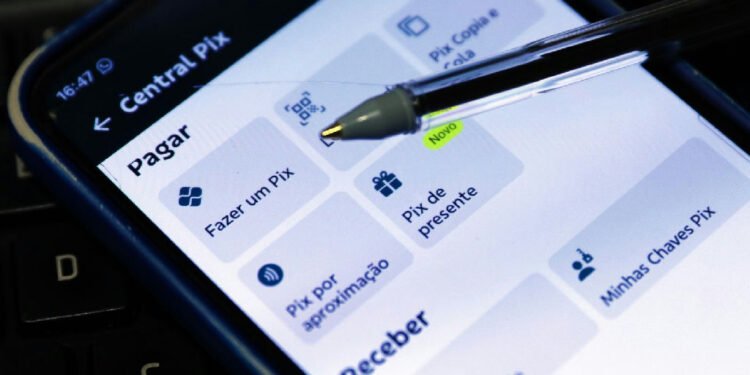 PIX por aproximação elimina limite de R$ 500 a partir desta quinta-feira