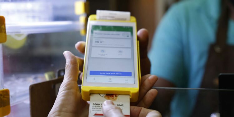 Reforma tributária atinge 86% de adesão no destaque da CBS em notas