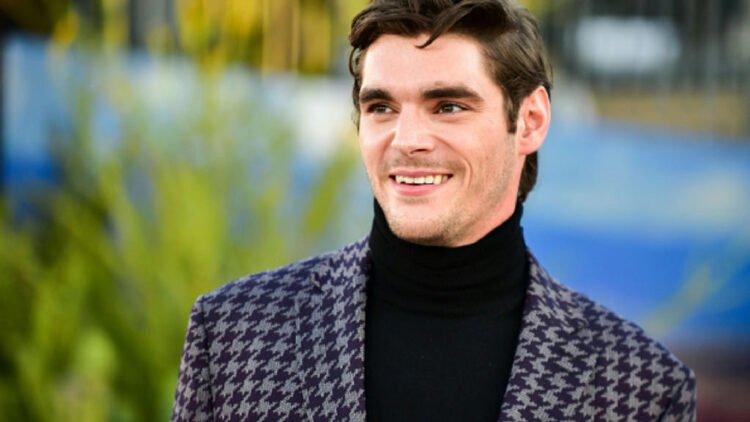 RJ Mitte: ator de Breaking Bad enfrentou golpe financeiro antes de falecer aos 34 anos 1 RJ Mitte: ator de Breaking Bad enfrentou golpe financeiro antes de falecer aos 34 anos