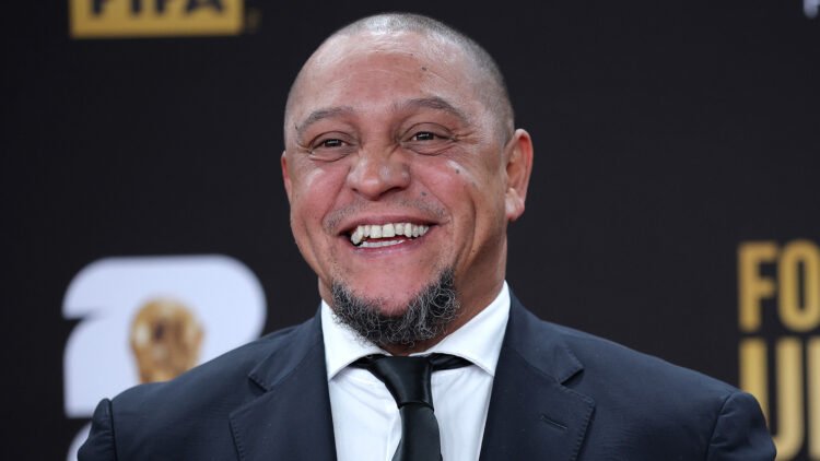 Roberto Carlos revela ter perdido 99% do dinheiro que ganhou no futebol